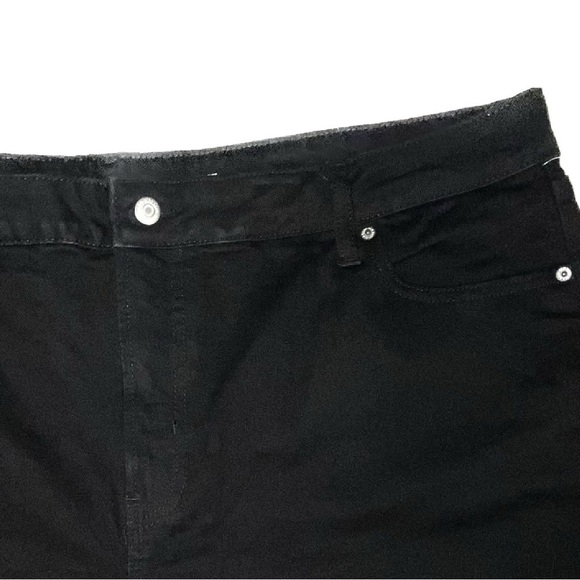 Old Navy High Rise OG Straight Black Denim Shorts Size 22 - Picture 7 of 10
